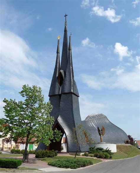 Paks as a former agricultural settlement is now the home of the only hungarian. Szentlélek templom, Paks | Vallás | Épületek | Kitervezte.hu