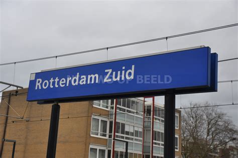 Rotterdam is een natuurlijk een stad boordevol highlights die je eigenlijk gezien moet hebben in je leven. Beroving bij treinstation Rotterdam Zuid - Nieuws op Beeld ...