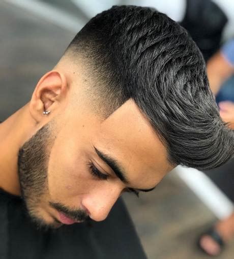 Es coiffure homme tendance 2021 un dégradé d. Coiffure homme dégradé 2019