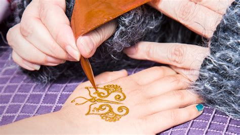 The meaning of different design and patterns. Henna Artists - Clowns Unlimited