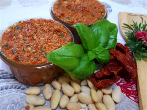 Maybe you would like to learn more about one of these? Pesto rosso con pomodori secchi e mandorle | Pomodori ...