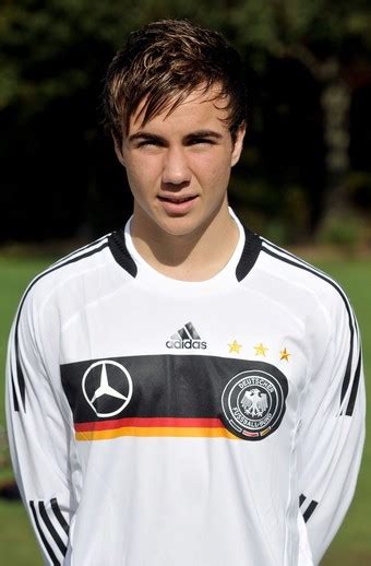 Mario götze (memmingen, 3 de junho de 1992) 3 1 é um futebolista alemão que atua como meia.atualmente joga pelo psv eindhoven. Império Futebolistico: A seguir... - Mário Götze