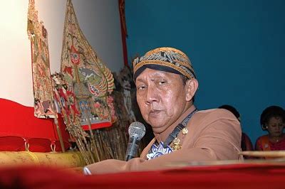 Umur 72 tahun) adalah seorang dalang wayang kulit ternama yang dari jawa tengah. KI Dalang Mantep Soedarsono Menikah Lagi | PORTAL MANYARAN ...