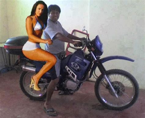 Don't submit any personal photos that you do not want to be made public or else brace the possibility of epicly funny photoshop. Most hilarious Photoshop fails that will leave you die ...