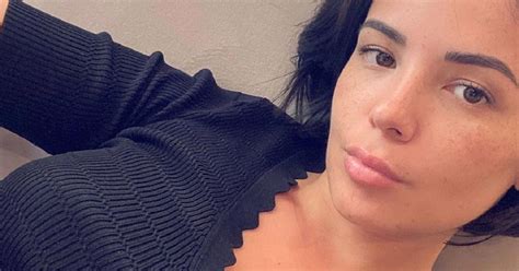 Qui est agathe auproux, la chroniqueuse de balance ton post ? Agathe Auproux en couple : elle poste une photo de son ...