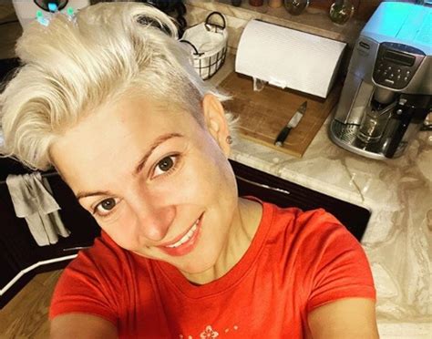 Zobacz najciekawsze publikacje na temat: Magda Narożna na wakacjach z partnerem. Internauci piszą: "Jesteś w ciąży?"
