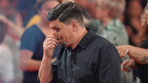 Gastronom und fernsehkoch tim mälzer wird ungeduldig. Tim Mälzer verletzt sich bei Dreharbeiten für Joko und ...