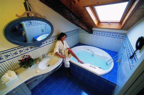 Trova una vasta selezione di jacuzzi vasca a vasca e doccia con idromassaggio a prezzi vantaggiosi su ebay. Junior Suite con Vasca Jacuzzi o doccia Sauna - Best ...