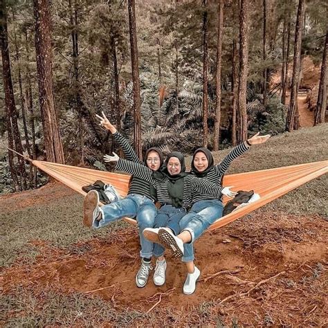 Eits…jangan salah, taman kota juga bisa bikin kamu eksis di sosmed kok. Baju Couple Bareng Temen : Nissa Sabyan Dan Ririe Istri ...