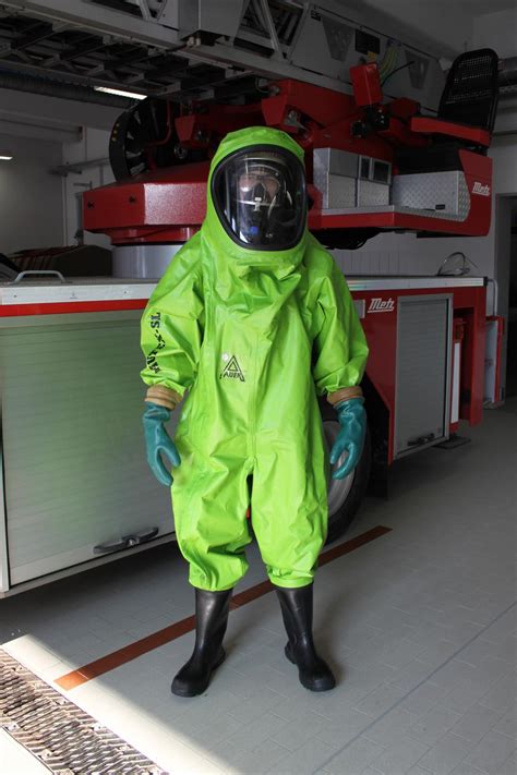 Chemikalienschutzanzug#feuerwehr #csa #form3 #ehrenamt.flo l. Schwerer Chemikalienschutzanzug - Feuerwehr Feuchtwangen