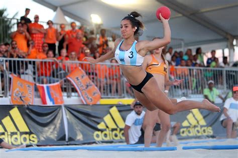 Las nueve jugadoras argentinas de beach handball para los ...
