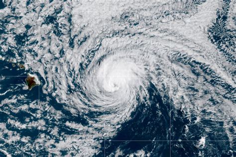 Tropical cyclones derive their energy through the evaporation of water from the ocean surface, which. Laura sería el octavo huracán de categoría 4 en azotar el Golfo de México desde 1950 ...