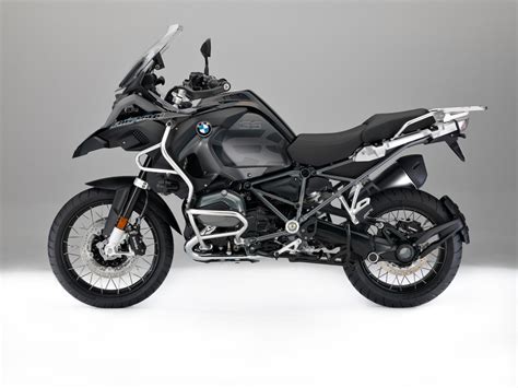 The amazing machine was a. BMW R 1200 GS Adventure "Triple Black" : Noir, c'est noir