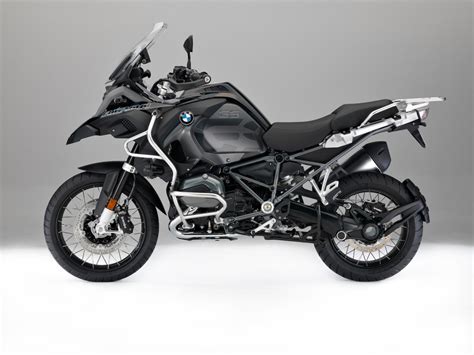 The amazing machine was a. BMW R 1200 GS Adventure "Triple Black" : Noir, c'est noir