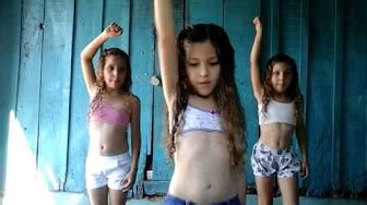 Com apenas 10 anos, pequena sambista dança para ganhar quarto novo. Little fun - YouTube