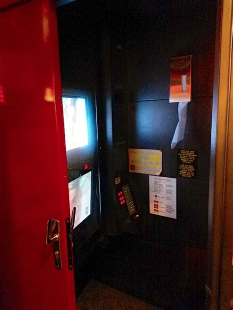 You will be able to vote the glory hole and leave a comment so that the rest of the community knows your opinion. Sex Palace Peep Show in Amsterdam Red Light District ...