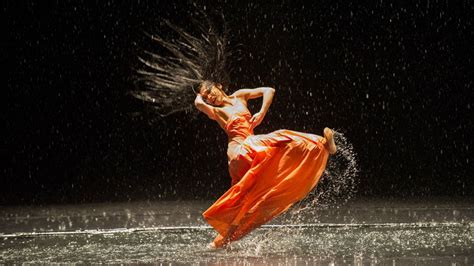 Vollmond (luna llena) una pieza de pina bausch. Vollmond. Pina Bausch. | Dance | Mujeres