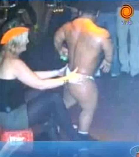 Uma despedida de solteiro é uma festa privada realizada na prévia de um casamento, e representa simbolicamente a última oportunidade que os noivos têm espaço completo para festa de despedida de solteiro, local amplo, mesa de bilhar e serviço de lua e eu na captura virando uma presa sua. Alagoas Alerta - Em despedida de solteira, noiva transa ...