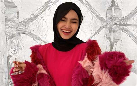 Ootd hijab remaja casual kekinian ala selebgram 2021. 5 Inspirasi Outfit Nuansa Pink ala Selebgram Fira Assagaf ...