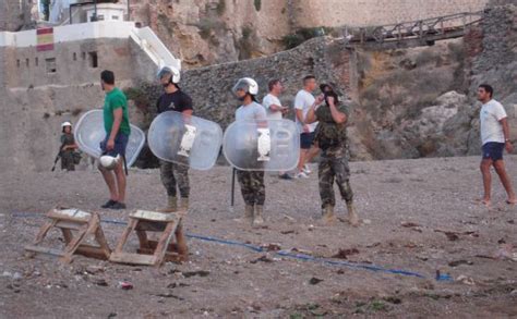 El ejército de tierra ha dado luz verde a la exhumación de los restos mortales que descansan en los cementerios de alhucemas y vélez de la gomera, dos plazas de soberanía española en la costa. Las Españas - Una Corona - Varios Reinos: Siete activistas ...