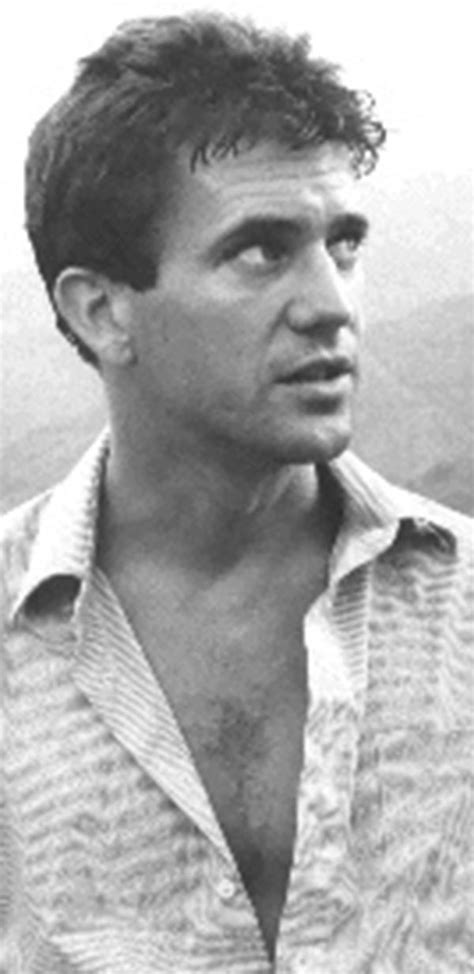 Mother, father, 10 siblings, spouse and 9 children. Mel Gibson | Mel gibson, Mel gibson young, Actors