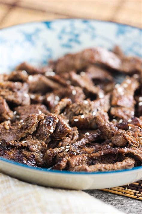 Scoop cooked rice into lettuce leaves then top with korean beef mixture, green parts of green … Korean Beef (Bulgogi) Lettuce Wraps | Recipe | Korean beef ...