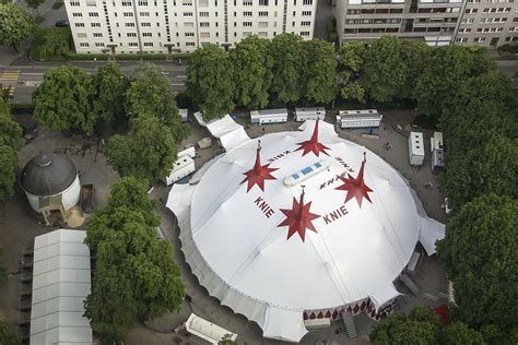 Wer kennt ihn nicht, den legendären zirkus knie? Zirkus Knie Foto & Bild | usertreffen+veranstaltungen ...