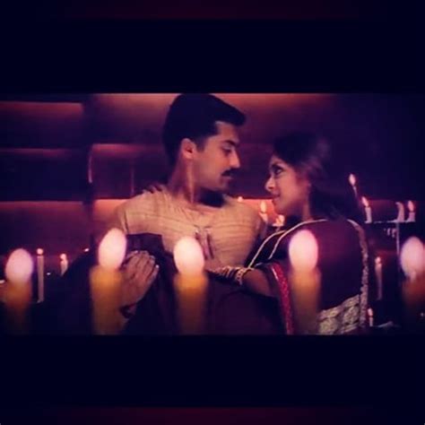 Ondra renda aasaigal ellaam sollavae orr naal podhumaa anbae iravai ketkalaam ketkalaam vidiyal thaandiyum iravae neelumaa. Ondra Renda Aasaigal Song Lyrics