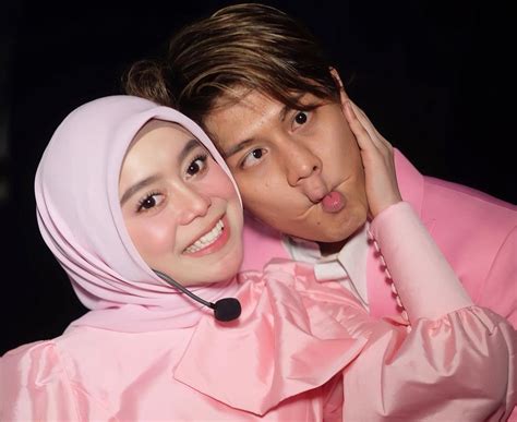 Lesti dan rizky billar langsungkan lamaran dengan budaya sunda. Profil Rizky Billar, Pemain Sinetron yang Juga Pacar Lesti ...