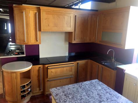 / contemporary oak shaker kitchen with quartz worktops. Ex Display Bespoke In-frame Solid Oak Shaker Kitchen with ...