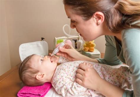 Hal ini akan membuat tubuh bayi semakin tidak nyaman. Cara Betul Bersihkan Hidung Bayi Tersumbat, Video Lengkap ...
