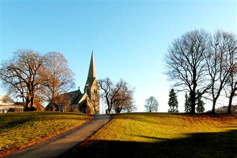 Vålerenga church stands in the middle of vålerenga park in the neighborhood of vålerenga. Vålerenga Kirke : Vålerenga Kjerke - YouTube / Den beste ...