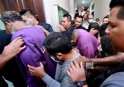 Ketua amk nik azmi didakwa di mahkamah sesyen petaling jaya terhadap pertuduhan anjur perhimpunan blackout 505 dua tahun lal #bernamadotcom. Culik Datuk Seri, enam lelaki termasuk seorang ahli ...