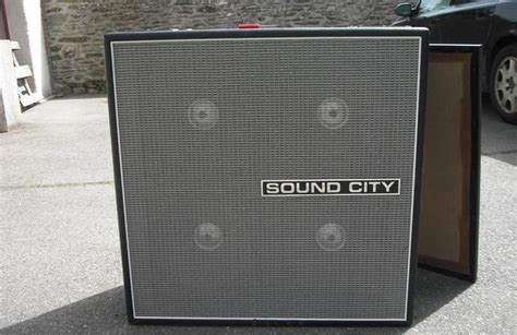 Maybe you would like to learn more about one of these? Sound City 4x12 200w image (#229090) - Audiofanzine