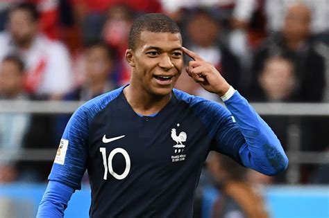 At 22 years old, mbappe has amassed 37 more goals for club and country than lionel messi had at the same age, and 99 more than cristiano ronaldo. Mbappé is de jongste doelpuntenmaker ooit voor Frankrijk ...