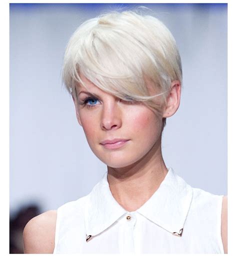 Coupe courte femme blonde parce que la criniere xs c est hyper tendance. 20 idées de coupe courte blonde tendance pour vous inspirer