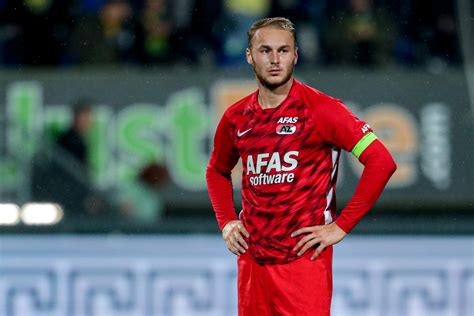 Born 28 february 1998) is a dutch professional footballer who plays as a midfielder for eredivisie club az alkmaar and the netherlands national team. Vijf oorzaken voor de bijzonder stroeve start van AZ ...