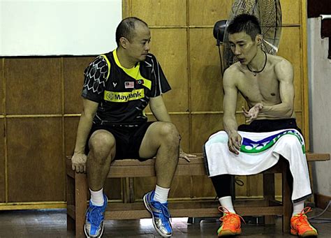 Gold medallist lee chong wei of malaysia celebrates his win. Jurulatih Sedih Lihat Keadaan Terkini Lee Chong Wei Di ...