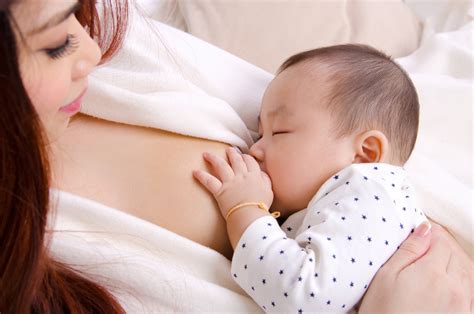 Breast milk baths are a way to use breast milk that you may not be able to safely feed to your baby, such as when because human breast milk is low cost, accessible, and can be used without side effects, using breast milk in baths is a good option to consider for mild skin issues, along with any. Is My Baby Getting Enough Breast Milk? | Parents