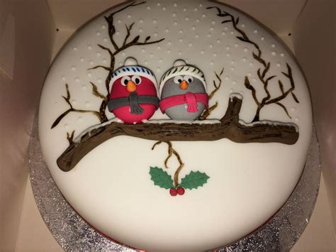 It is a perfect decoration for your christmas cake. Robin cake in 2020 | Christmas cake designs, Christmas cake decorations, Christmas baking