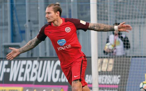 Gemeinsam mit capelli sports und dem fußballbundesliga verein sv wehen wiesbaden haben wir in wir haben eine vorrichtung gebaut, wo wir das trikot an einer schaufensterpuppe präsentieren. TSV 1860 München - News