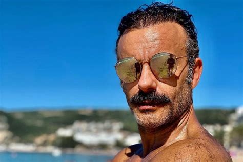 Fernando nobre por rui unas: Rui Unas mostra-se na praia e seguidora brinca: "Raspa um ...