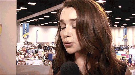 'maddie x 20 x icelandic. Emilia Clarke's Eyebrows (12 gifs)