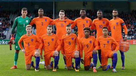 Er zijn nogal wat wijzigingen doorgevoerd in de selectie, waardoor het misschien niet meer helemaal duidelijk is wie er nu wel en niet meegaan. Voorlopige selectie Jong Oranje voor duel met Andorra ...