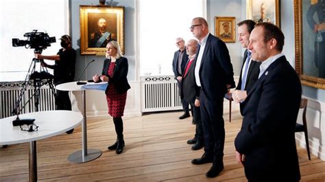 Spørgsmål til de enkelte opslag bedes rettet til relevant fagministerium. Regeringen 2021 - Regeringen Vil Forbyde Mink Frem Til ...