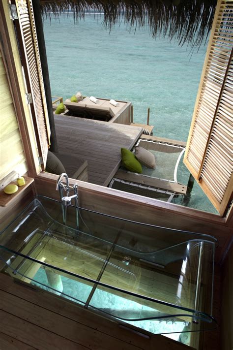 The final form is refined, polished and oiled by hand many more times. Design Badewanne - wer hat die Badewanne versteckt?