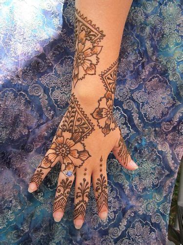 Henna comes in a range of. fun mix of floral and morocan | Henna designs, Hand henna ...