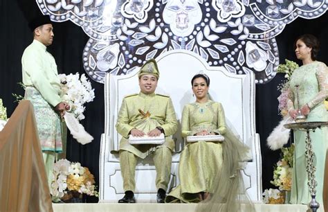 Tengku chanela jamidah's celebrated her 33rd birthday celebration with an intimate miami vice themed party. The wedding of Nina Karina Azman and Tengku A'zran Abdul ...