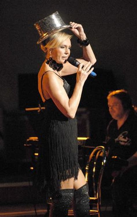 One of the czech republic's most popular pop singers, helena vondrácková has managed to sustain a career for five. Helena Vondráčková prekypuje energiou - kosice.korzar.sme.sk