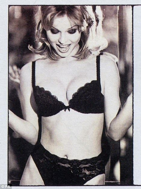 Download gif anos 90, fashion, mode, en vogue, or share 90er animation 90s, 1990s, piste, catwalk, podium, moda, runway you can share gif eva herzigova with everyone you know in twitter, facebook or instagram. Wonderbra 'Hello Boys' advert voted most iconic of all ...